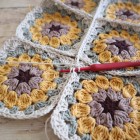Madeleine, le sac cabas aux tournesols, carré granny crochet