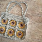 Madeleine, le sac cabas aux tournesols, carré granny crochet
