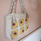 Madeleine, le sac cabas aux tournesols, carré granny crochet