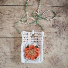 Capucine, la pochette fleurie : sac crochet facile