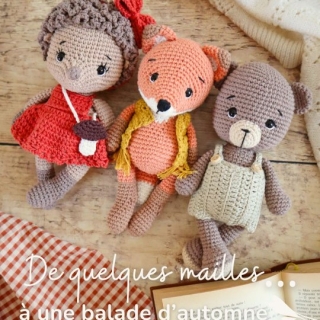 Quelques mailles, beaucoup de détails… et voilà le résultat 🍂🧶

Bienvenue dans mon automne créatif, tout droit sorti de mon nouvel ebook "Balades en automne"

Et si vous voulez découvrir les 10 projets crochet, mon ebook est toujours disponible dans le bundle "Au cœur de l’automne".

>commente "automne" si tu veux découvrir le bundle
> sinon le lien est en bio 🤎

#pensebonheur #crochetamigurumi #crochetbook #crochetpattern #crochetbag